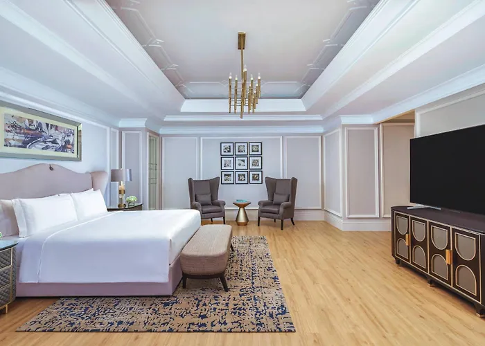The Ritz-Carlton Jakarta, Mega Kuningan