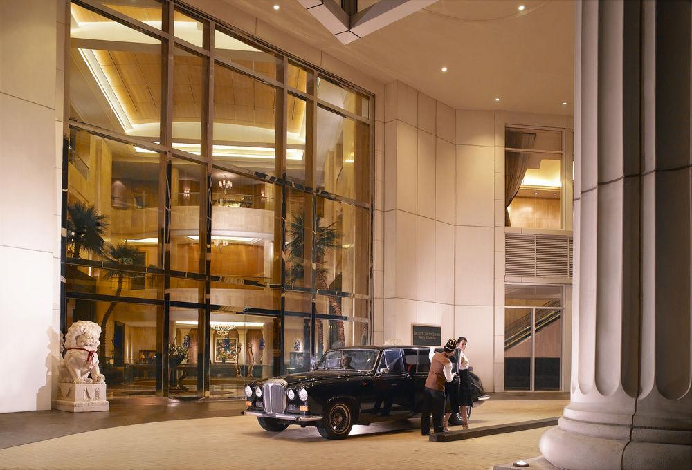 The Ritz-carlton Jakarta, Mega Kuningan