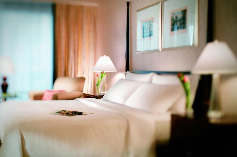 The Ritz-carlton Jakarta, Mega Kuningan