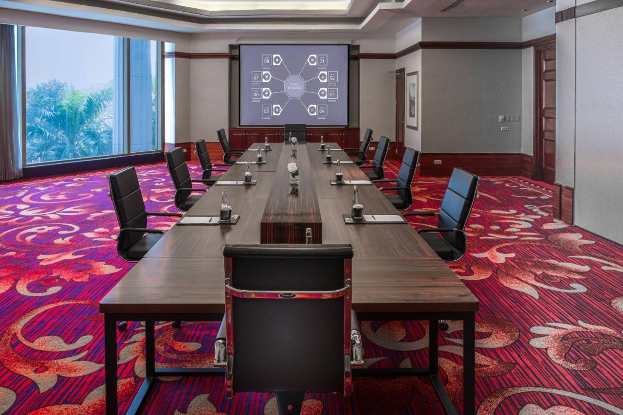 The Ritz-carlton Jakarta, Mega Kuningan Hotel