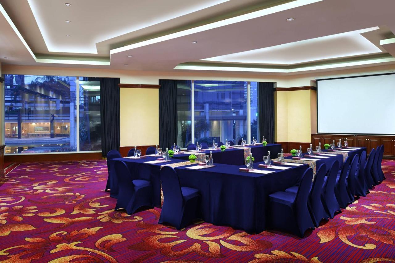 The Ritz-carlton Jakarta, Mega Kuningan Hotel 5*