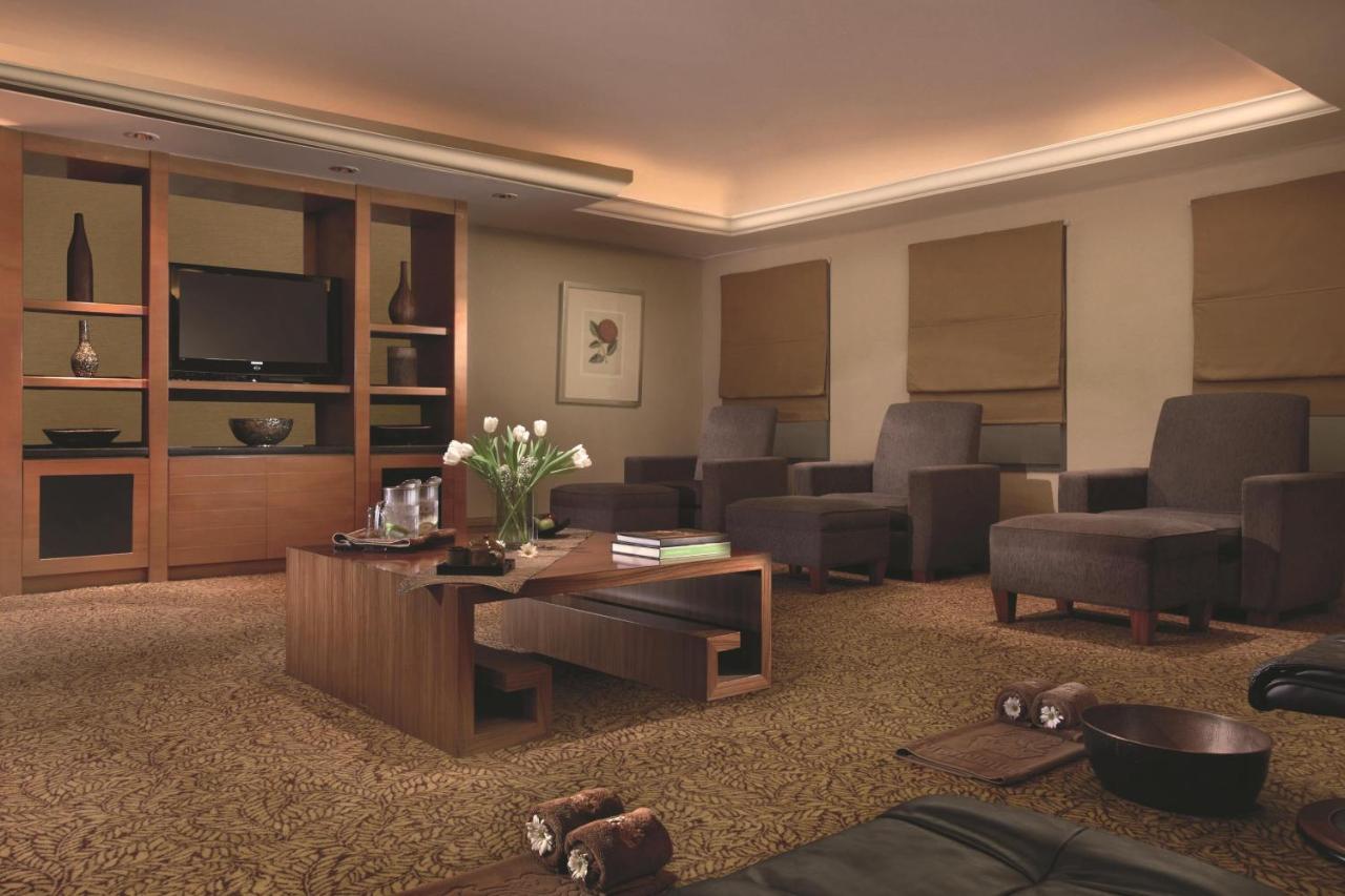 The Ritz-carlton Jakarta, Mega Kuningan
