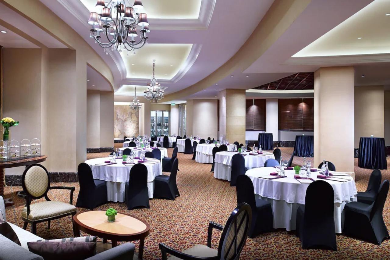 The Ritz-carlton Jakarta, Mega Kuningan Hotel 5*