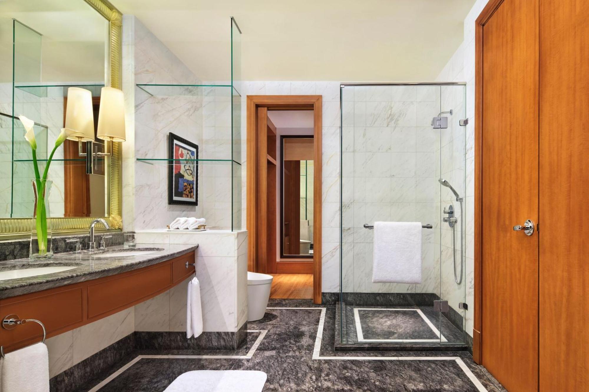 The Ritz-carlton Jakarta, Mega Kuningan 5*
