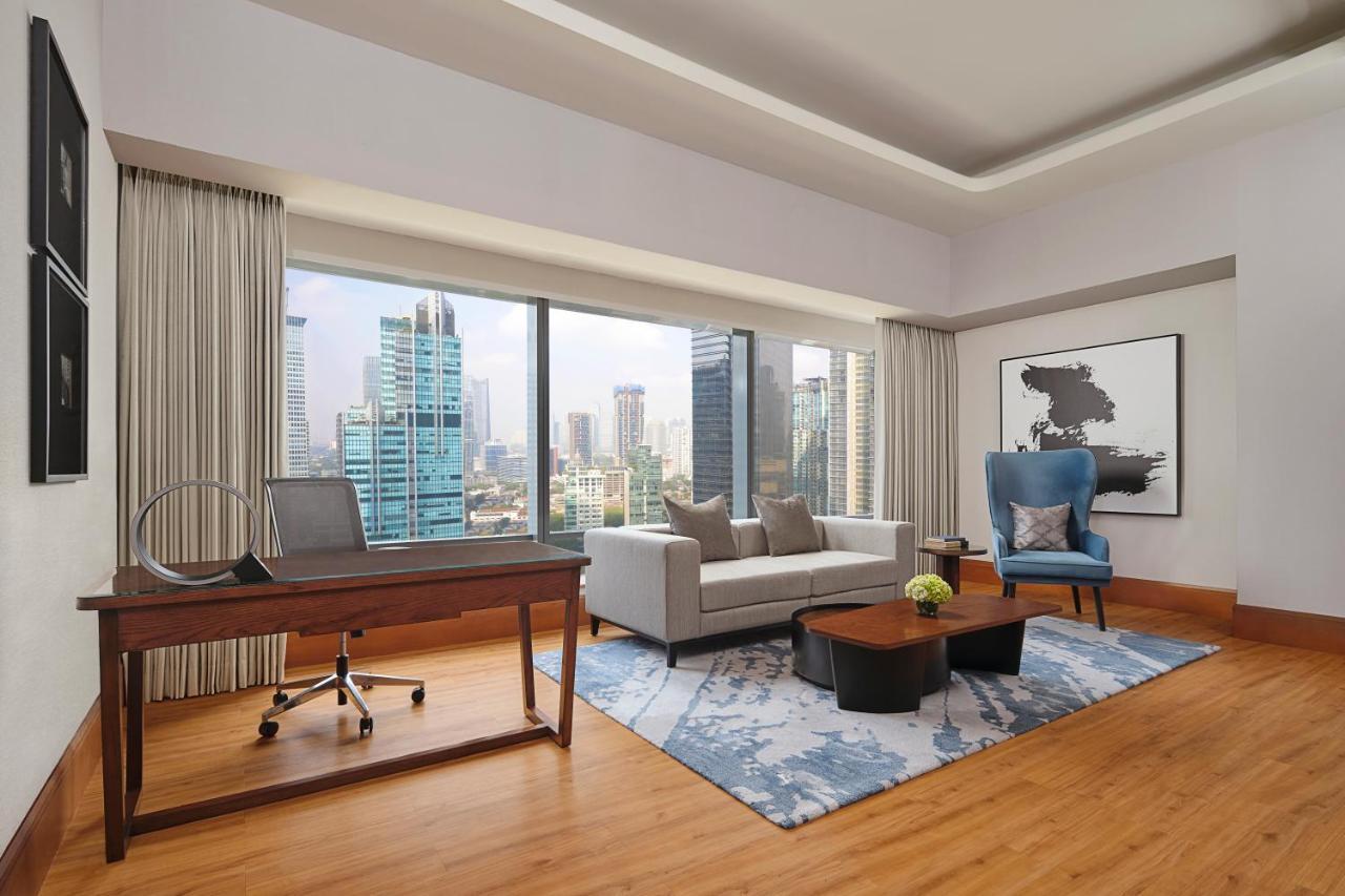 The Ritz-carlton Jakarta, Mega Kuningan Hotel 5*